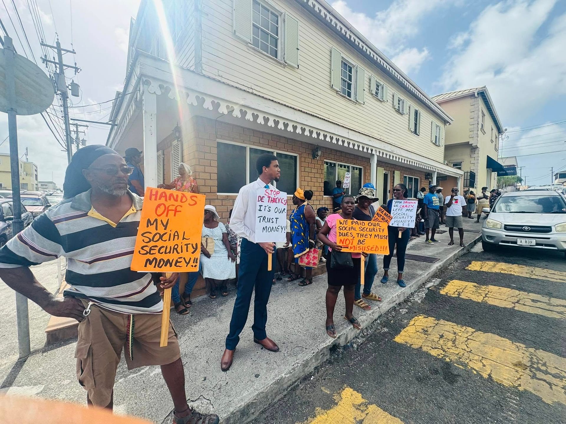 VIDEO: UPP Protest outside Social Security