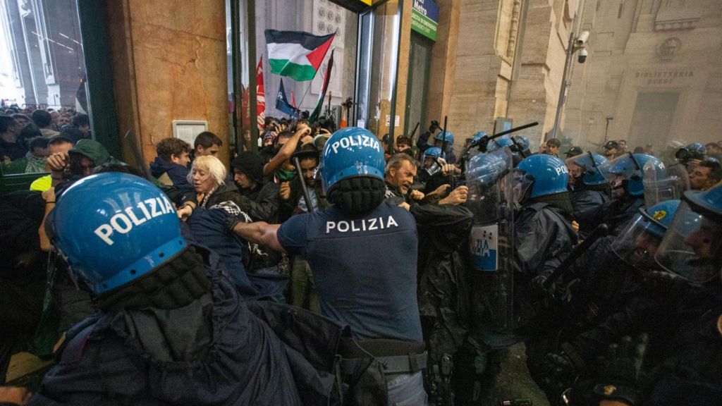 Clashes break out as Italians strike demanding action over Gaza