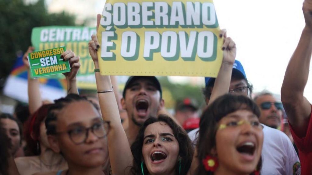 Thousands protest in Brazil against bill that could grant Bolsonaro amnesty