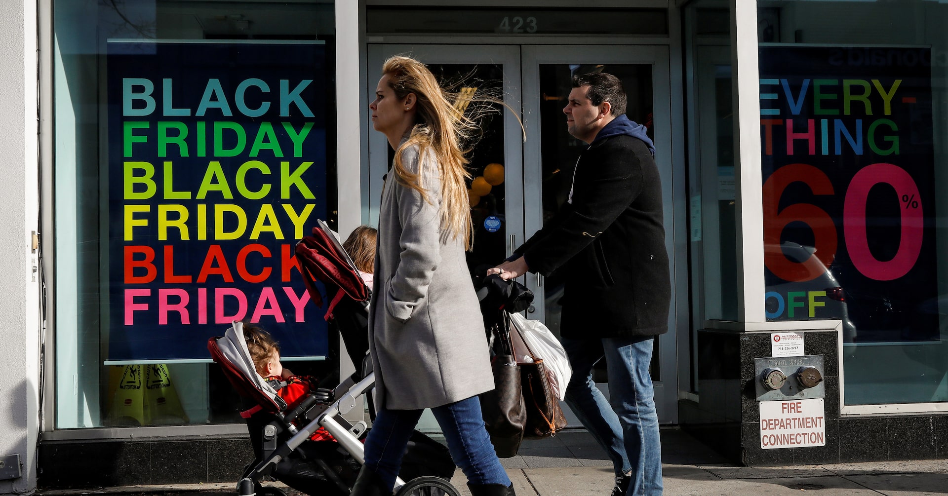 US holiday shopping growth to cool this year, Mastercard forecasts
