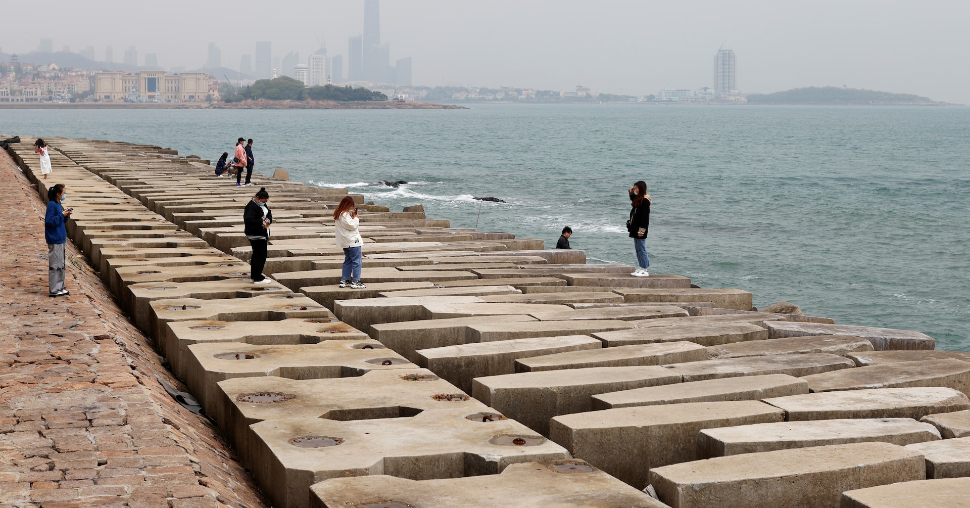 Discounts for Iranian oil widen in China on record stocks, even as sanctions curb shipments