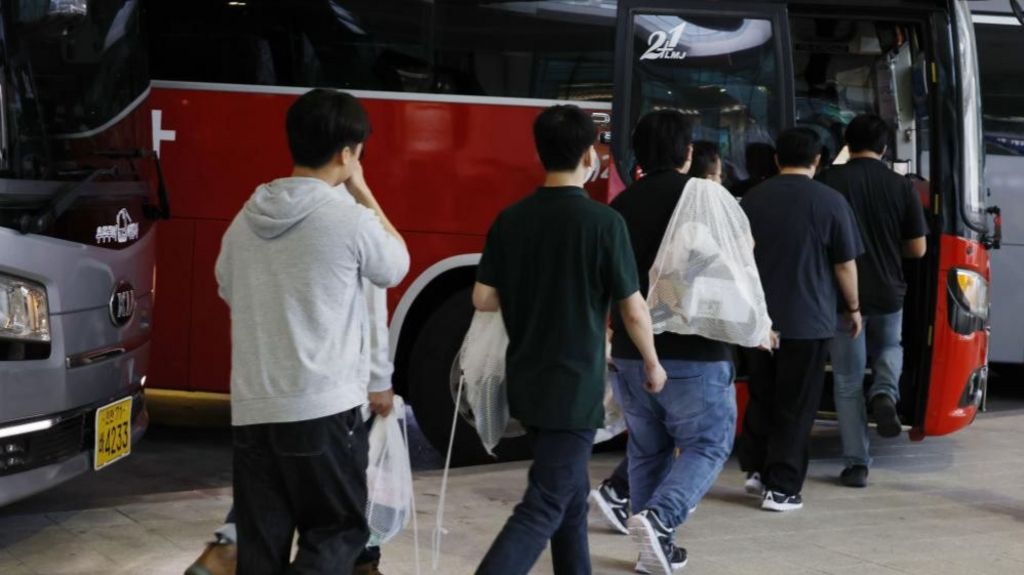 US officers tied us up and pointed guns at us, South Korean engineers tell BBC