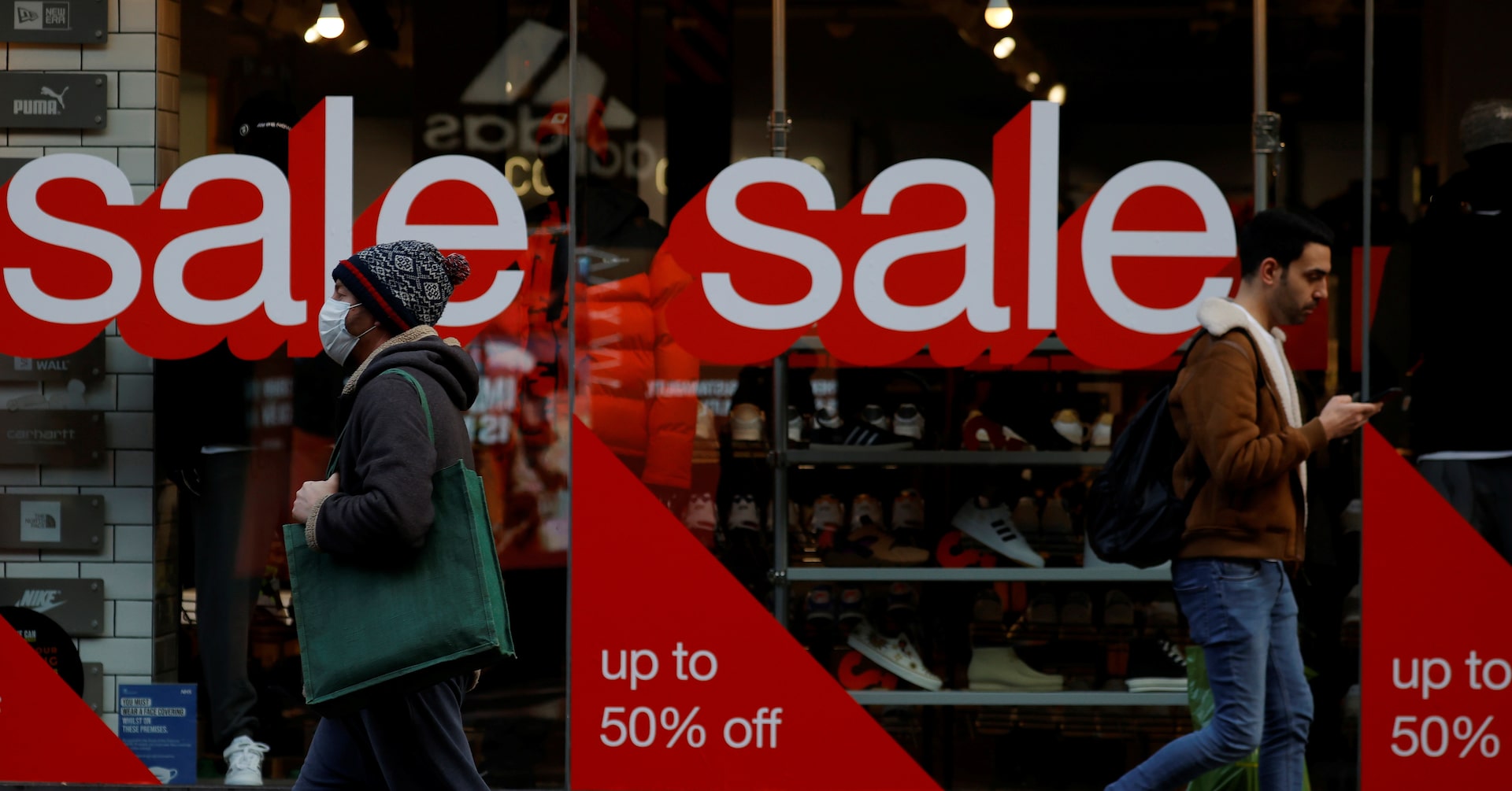 UK retail sales rise by 0.5% in August, ONS says