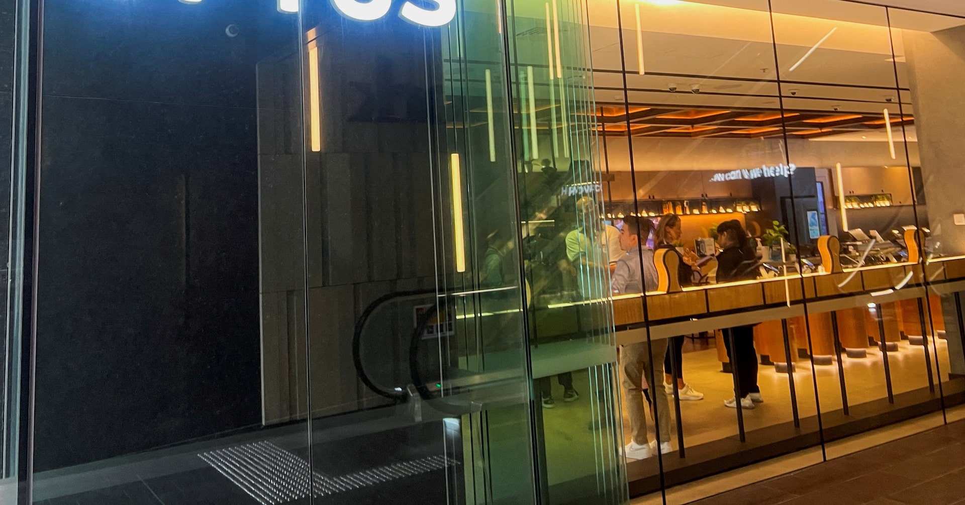 Three dead in Australia after Optus glitch disrupts emergency calls