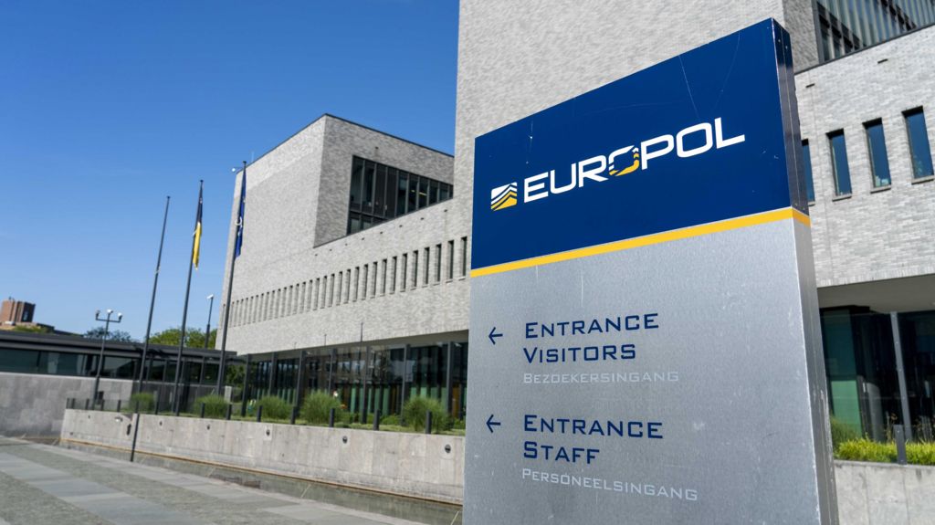 Two Dutch teenagers arrested in spying case linked to Russia