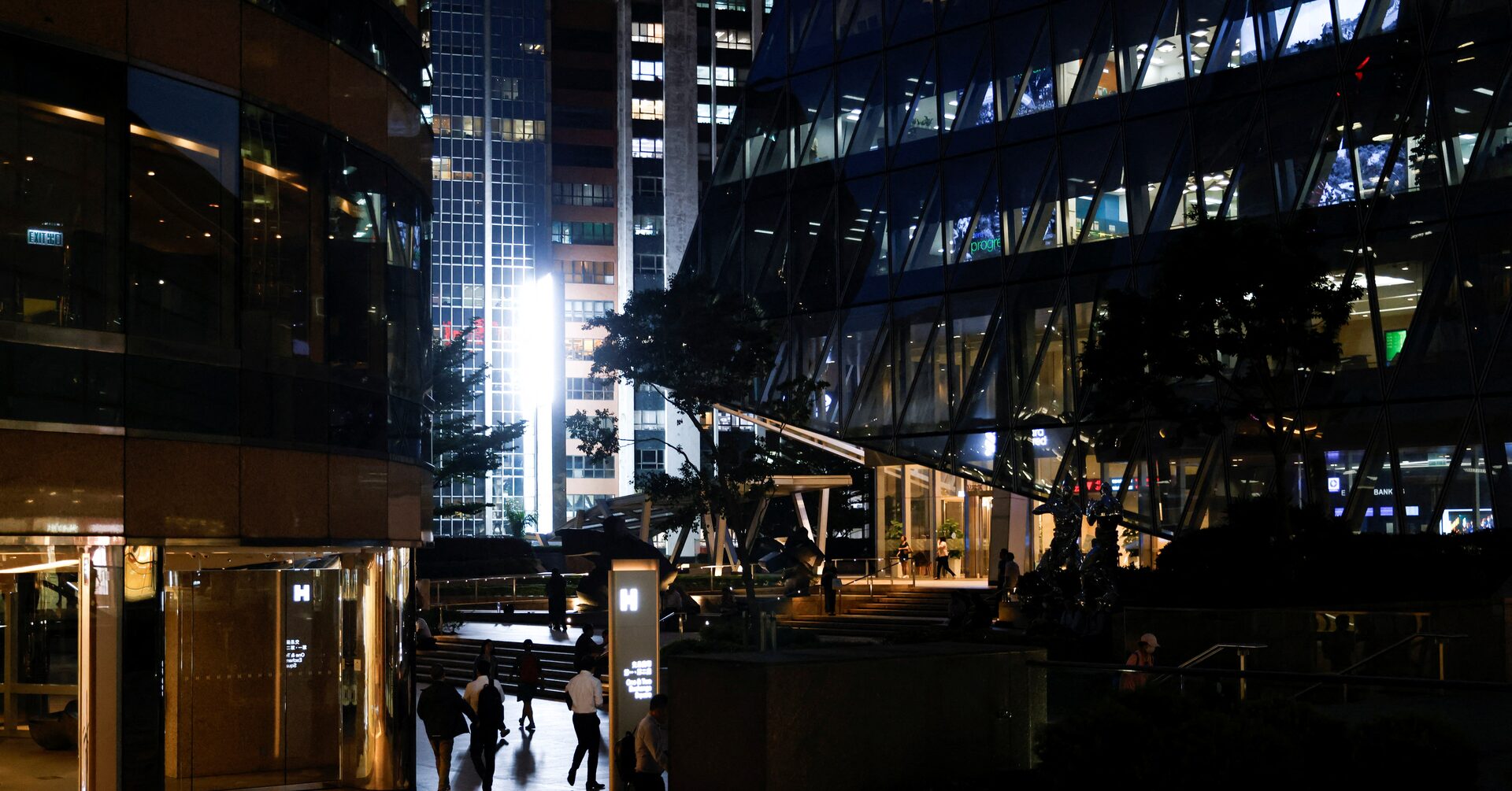 Hong Kong central bank cuts interest rate, tracking Fed; banks follow