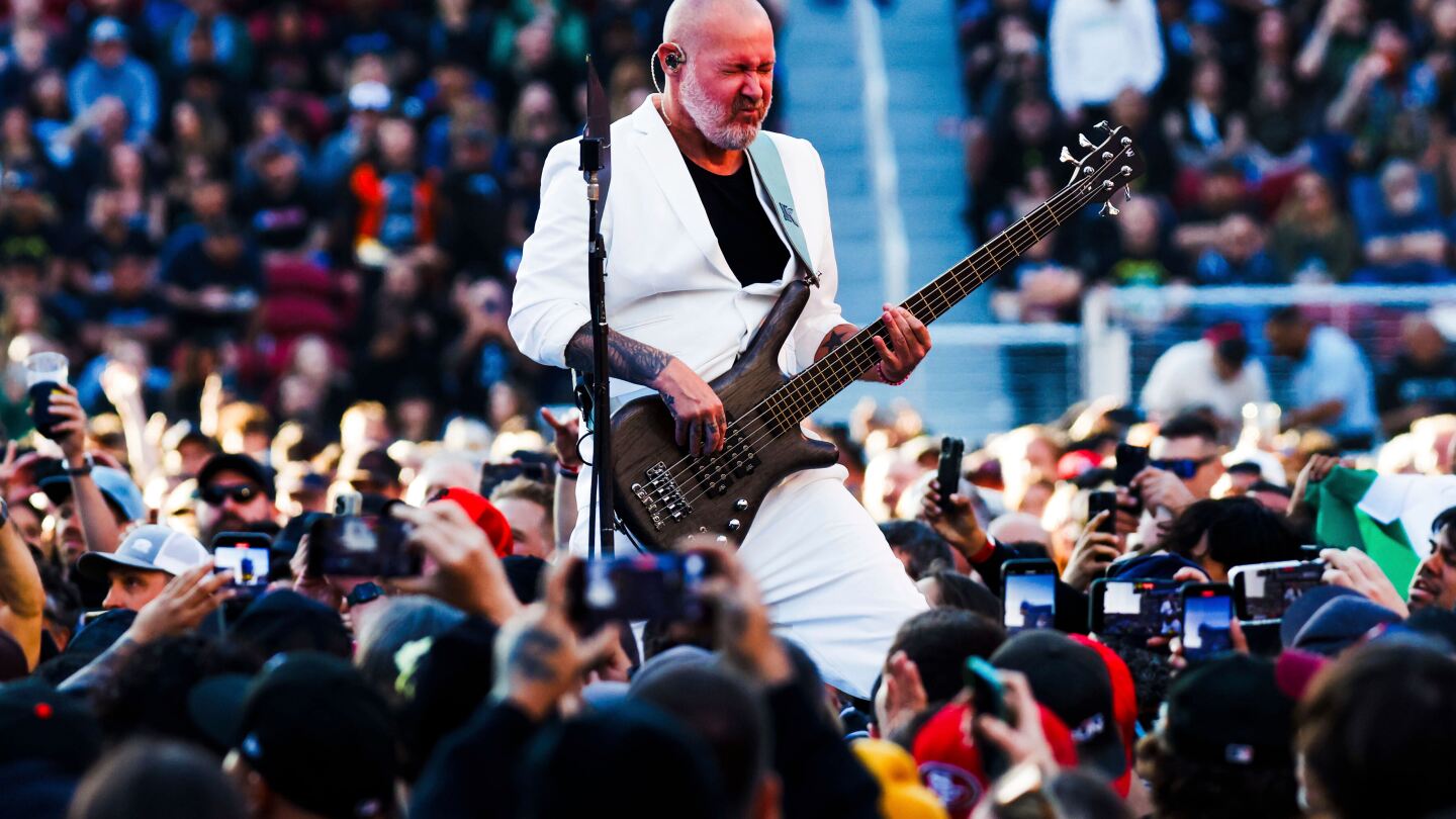 Limp Bizkit band members say bass player Sam Rivers has died