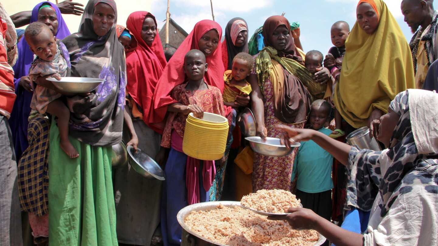 U.N. food agency to suspend food aid for 750,000 people in Somalia next month
