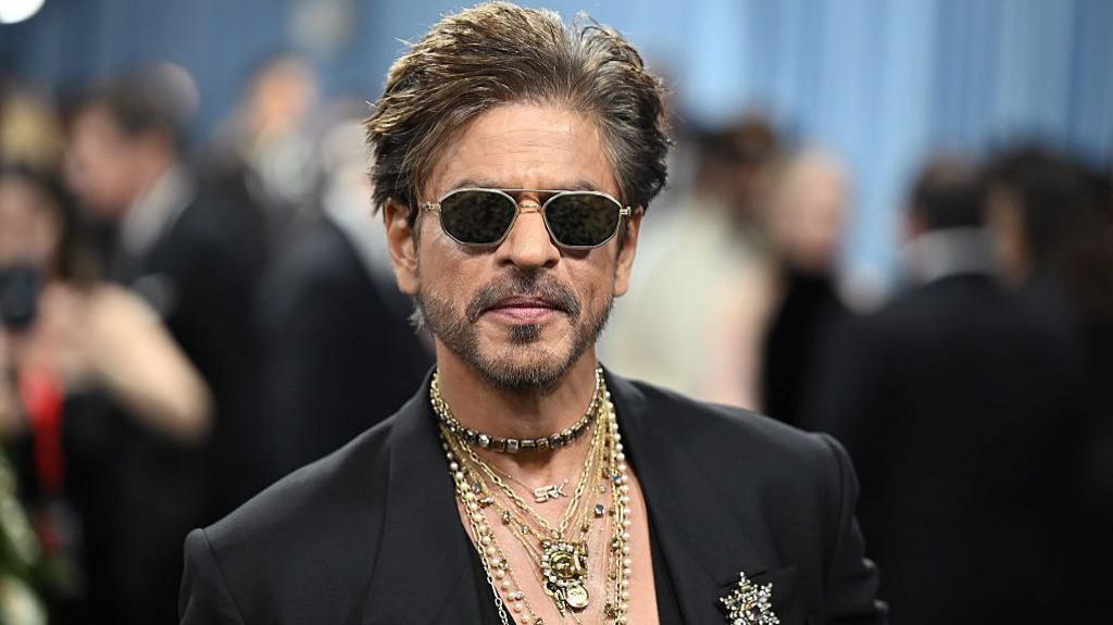 Bollywood superstar Shah Rukh Khan enters the billionaire club