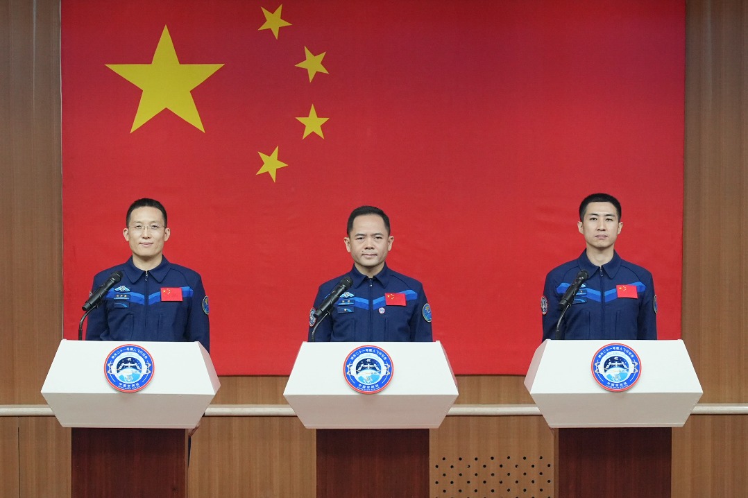 Astronauts of China’s Shenzhou XXI mission meet press