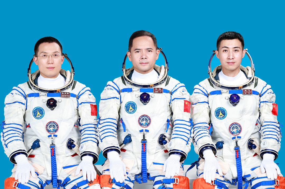 Bios of Shenzhou XXI mission crew