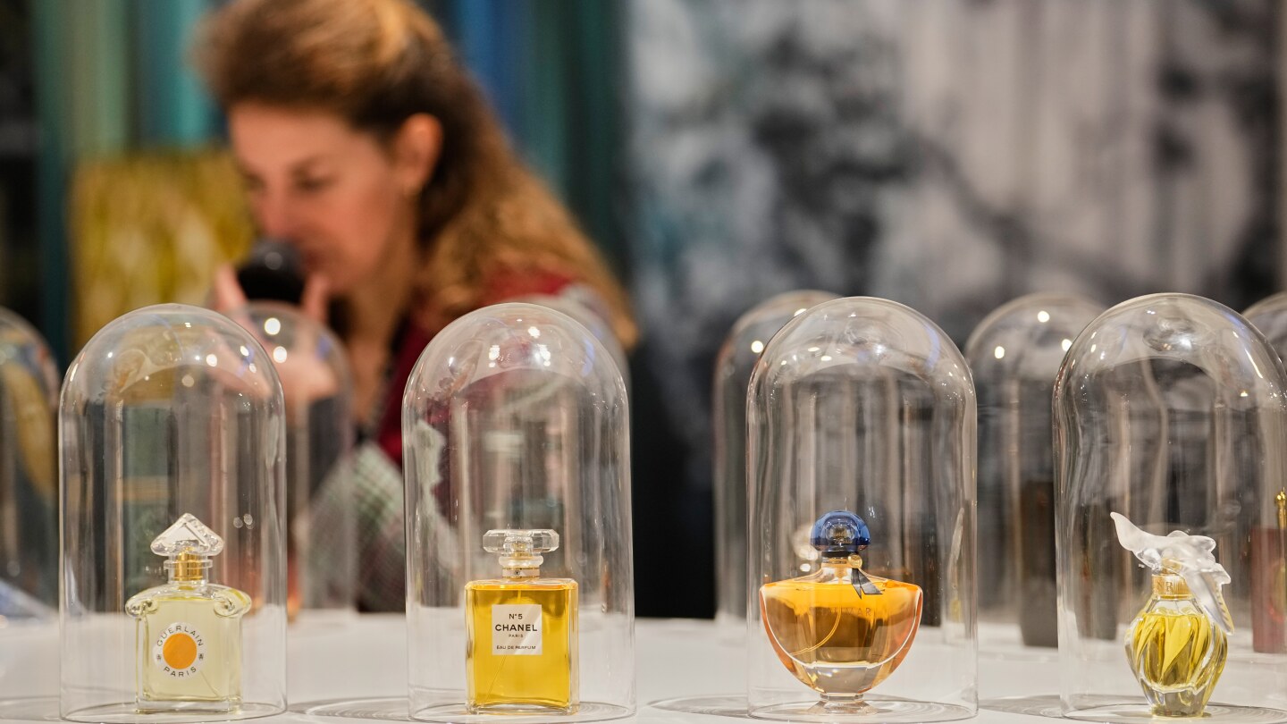 German scents exhibition combines 1,000 years of fragrances with art and history