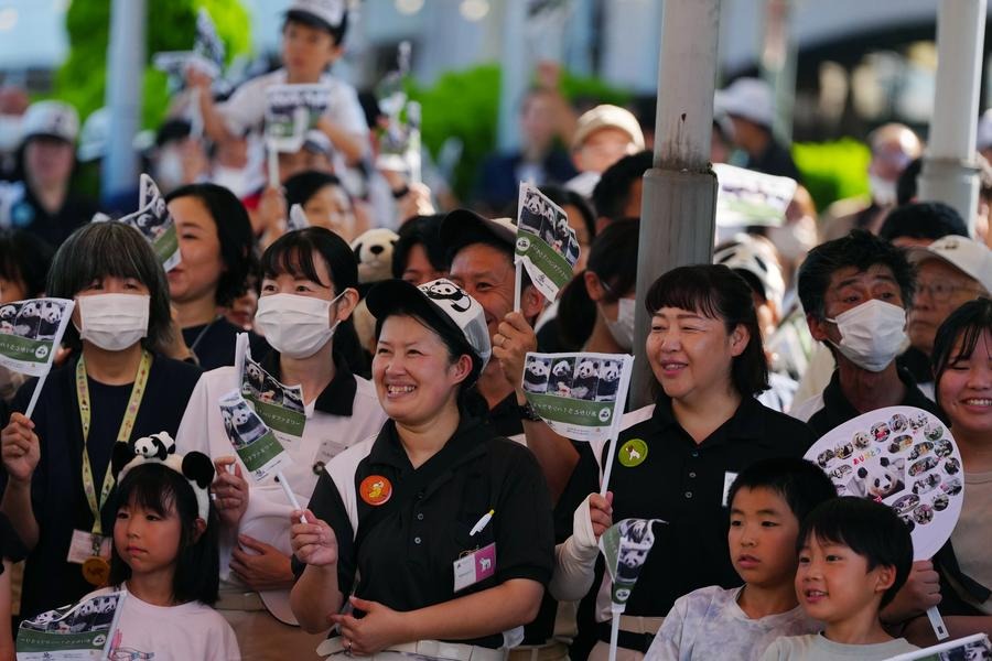 4 giant pandas at western Japan zoo depart for China