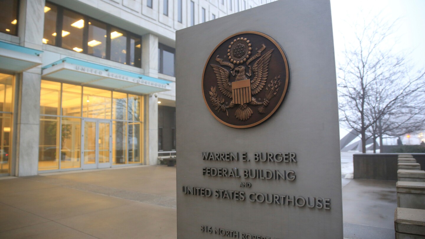 Minnesota man pleads guilty to attempting to join Islamic State group