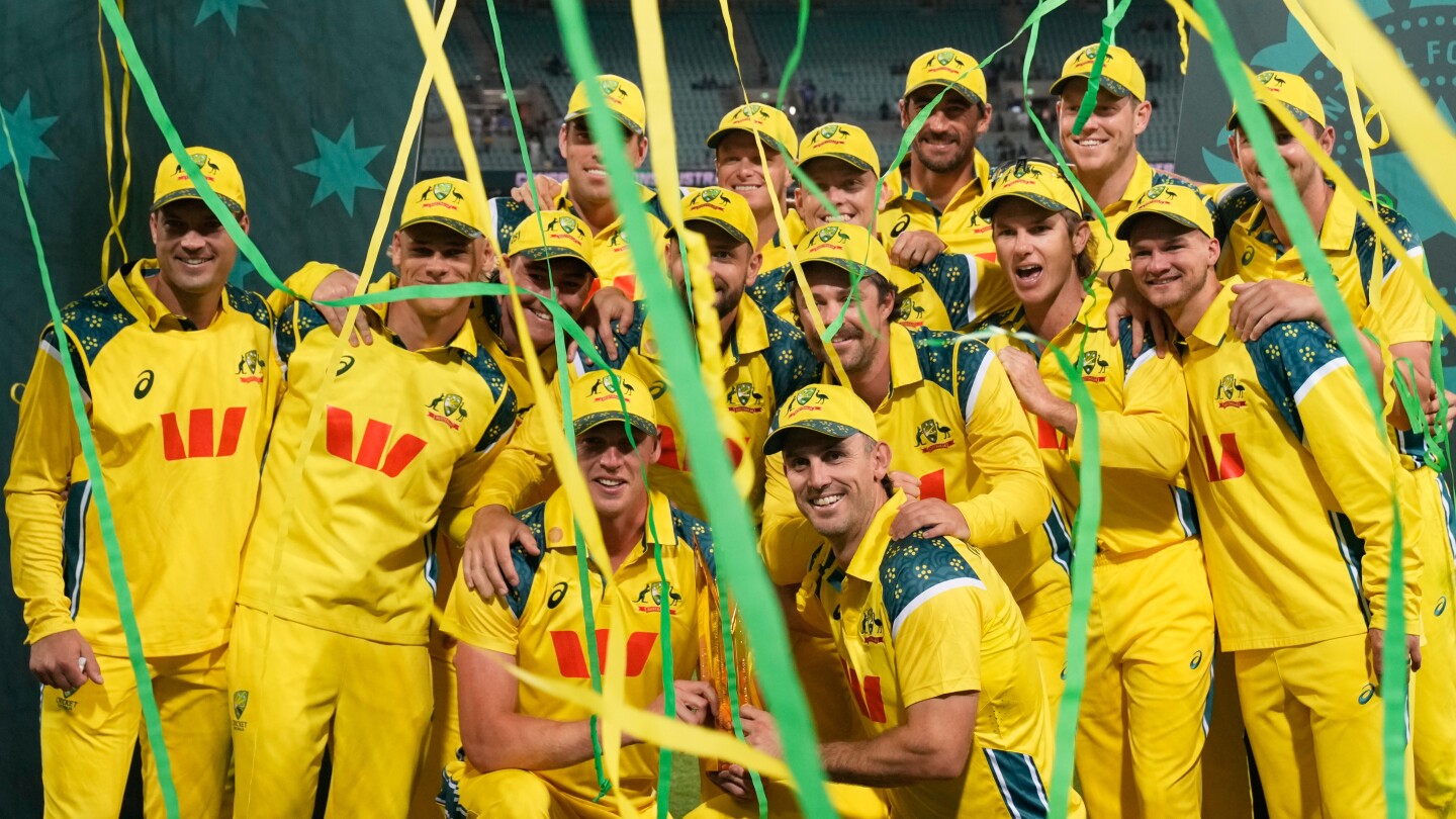 Australia wins the toss and sends India in to bat in Twenty20 series opener at Canberra