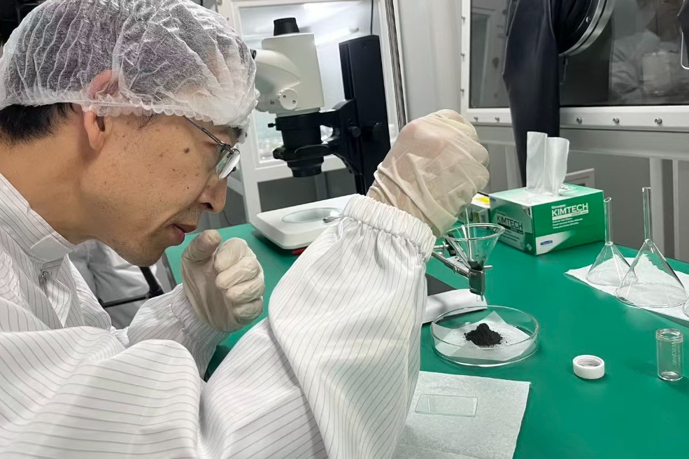 Study explains why Chang’e 6 moon soil is unexpectedly sticky