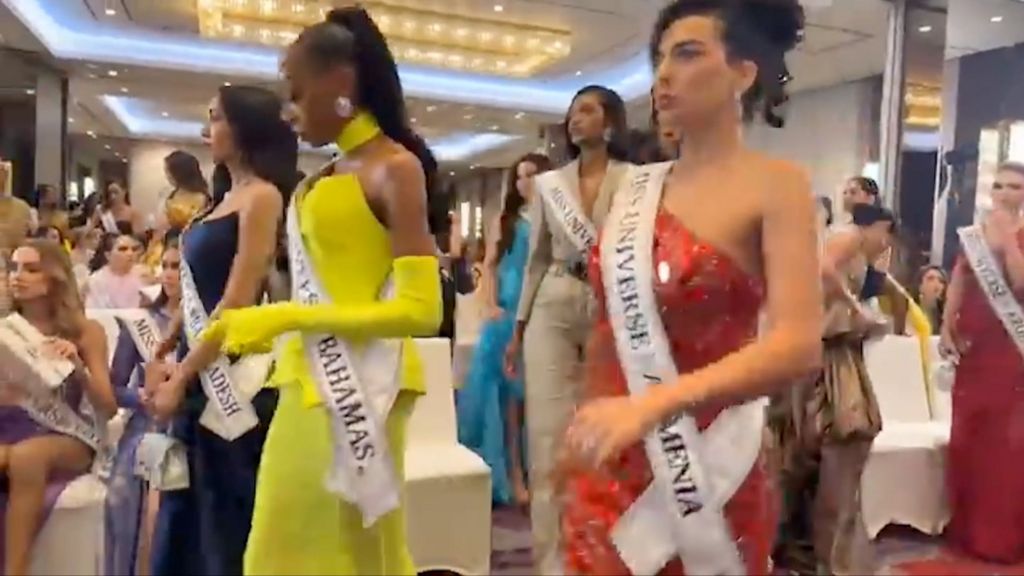 Miss Universe contestants stage walkout after organiser berates Miss Mexico