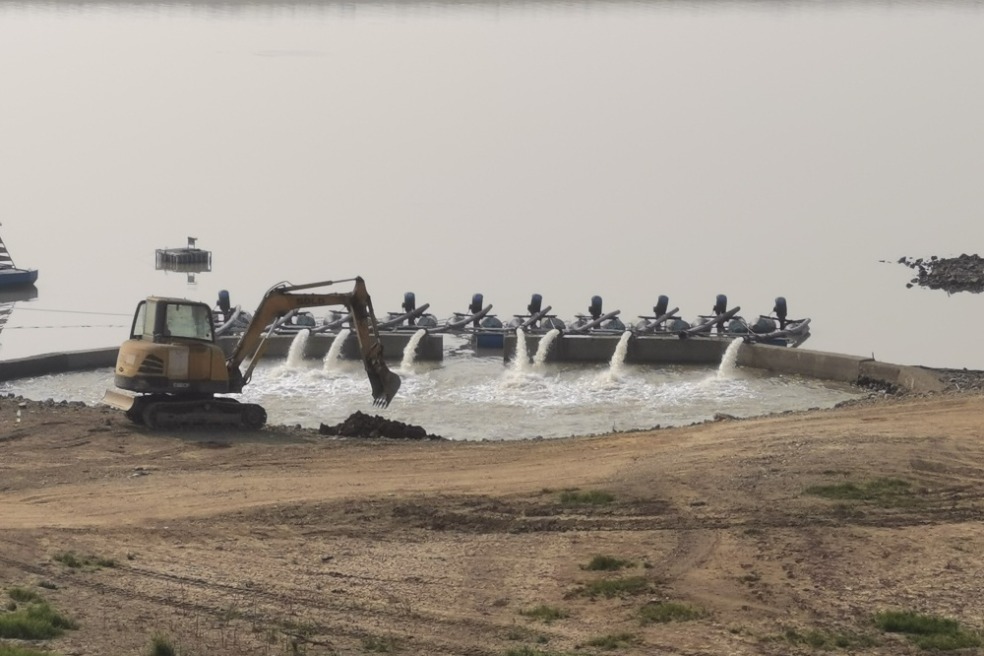 Poyang Lake water levels fall below extreme low threshold