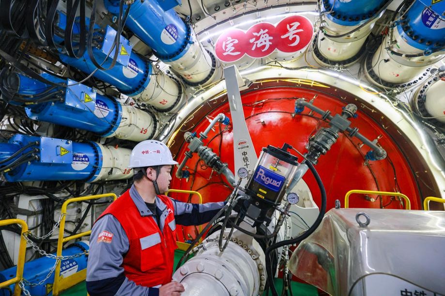 Landmark reached in construction of Jintang Undersea Tunnel