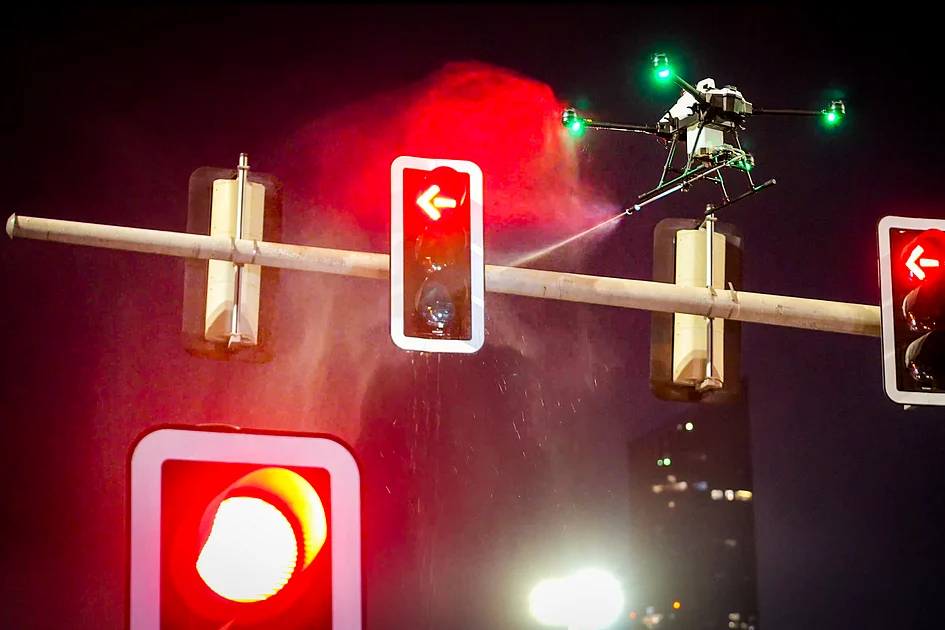 Dubai RTA uses drones to clean traffic signals in pilot project, cutting time, costs