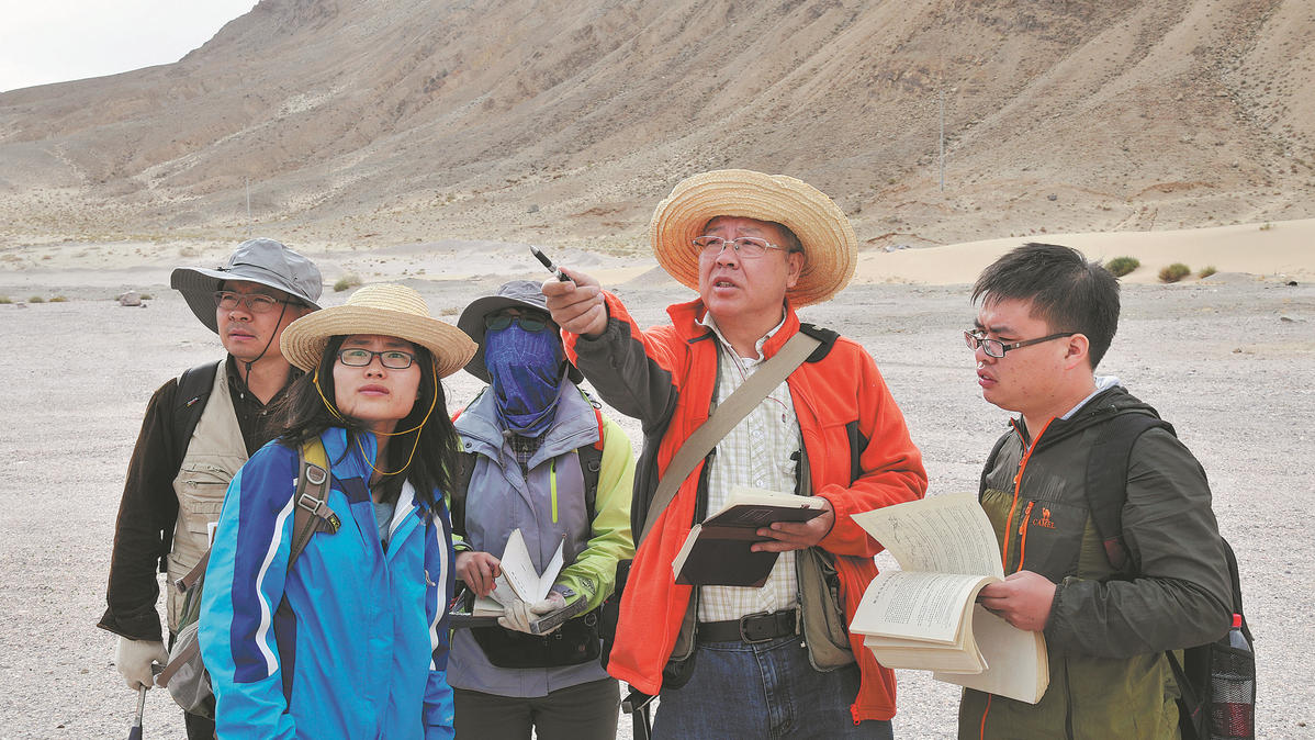 Researcher reveals secrets of early life on Earth