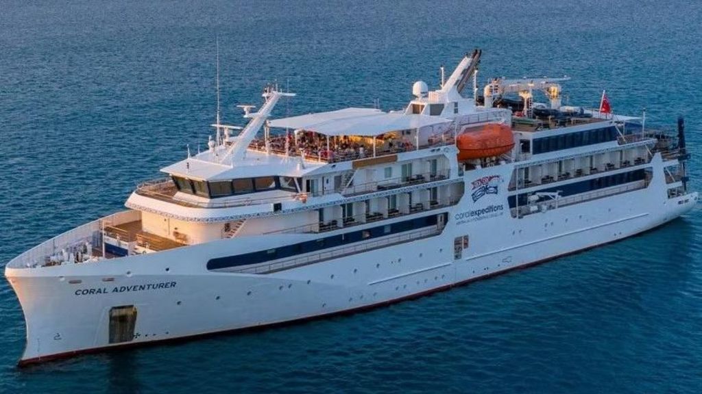 Cruise ship hits reef on first trip since leaving passenger on island