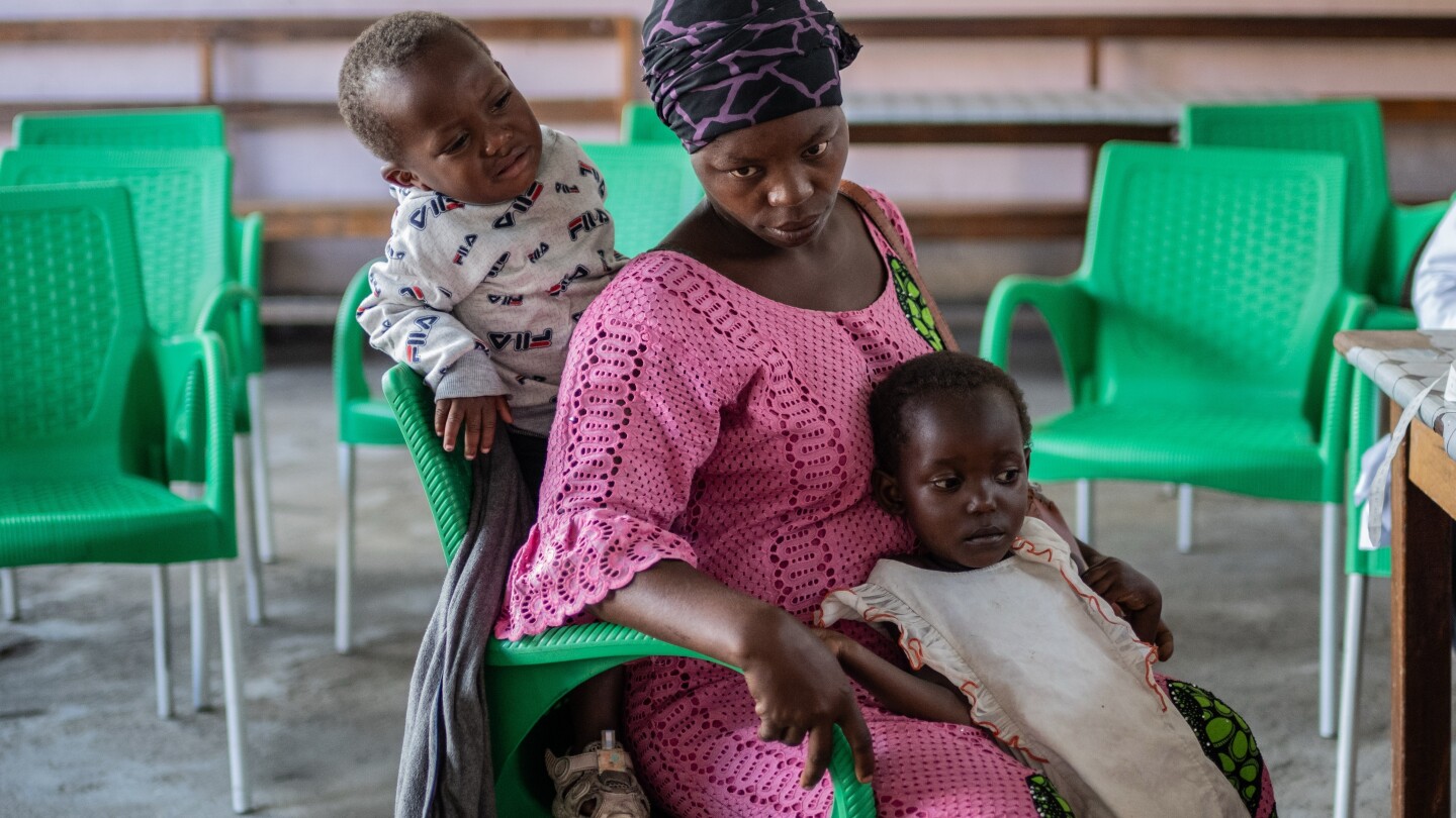 A free childbirth program ends in eastern Congo at the worst of times