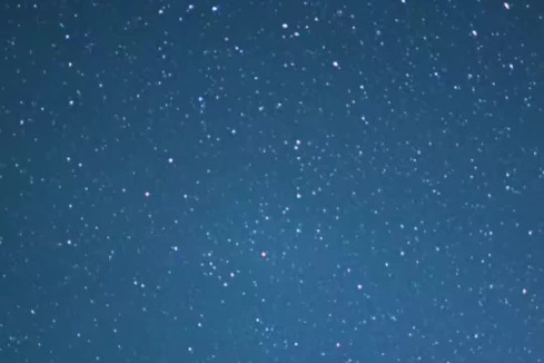 Viral video shows meteor streaking over Helan Mountains in Ningxia