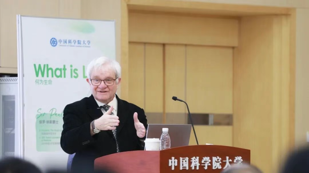 Nobel laureate Paul Nurse inspires Chinese students in Beijing lecture