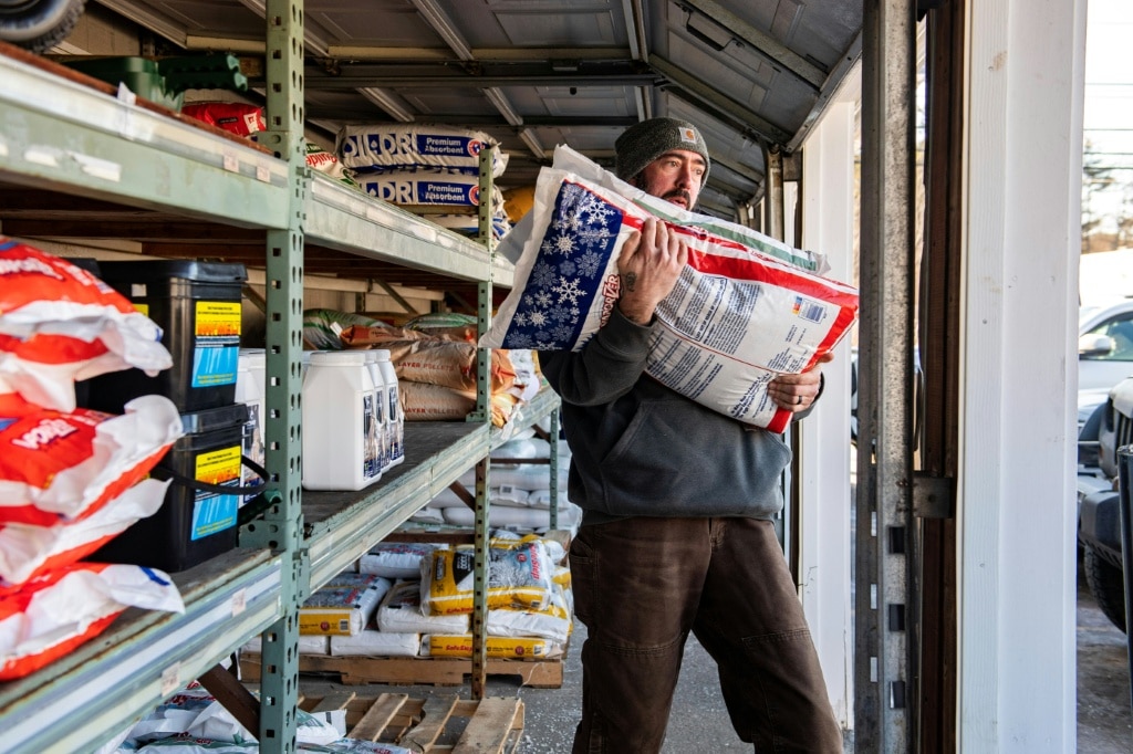 Snow, ice hit western, central US as massive storm sweeps nation