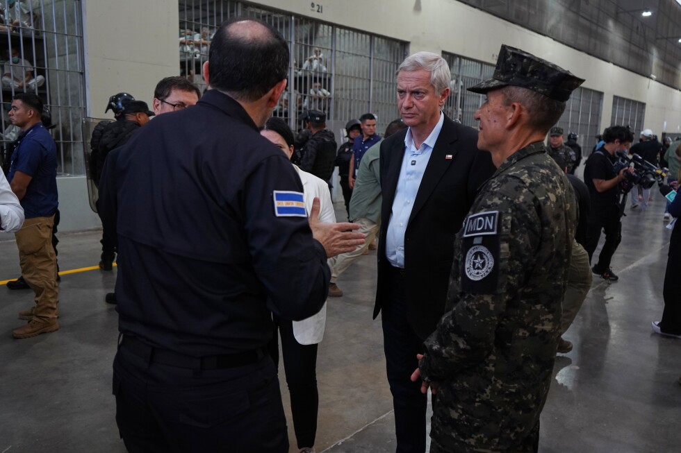 Chile’s far-right president-elect visits El Salvador mega-prison, plans to talk security with Bukele