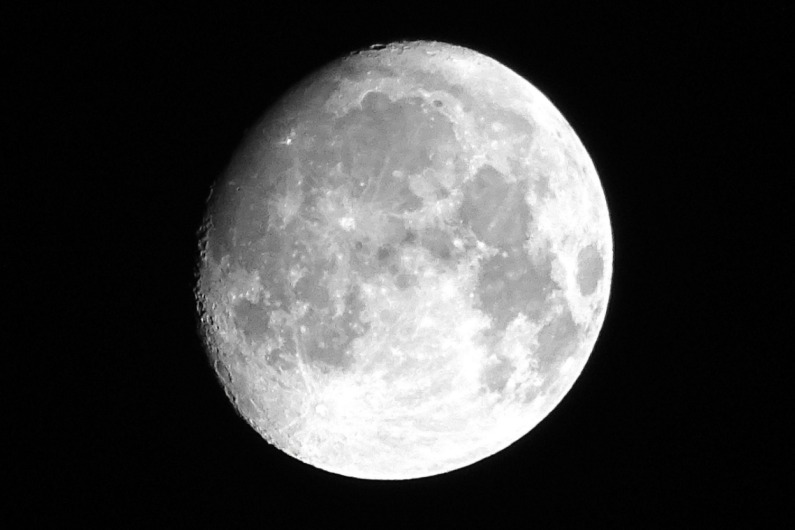 Research suggests causes of moon’s two different ‘faces’