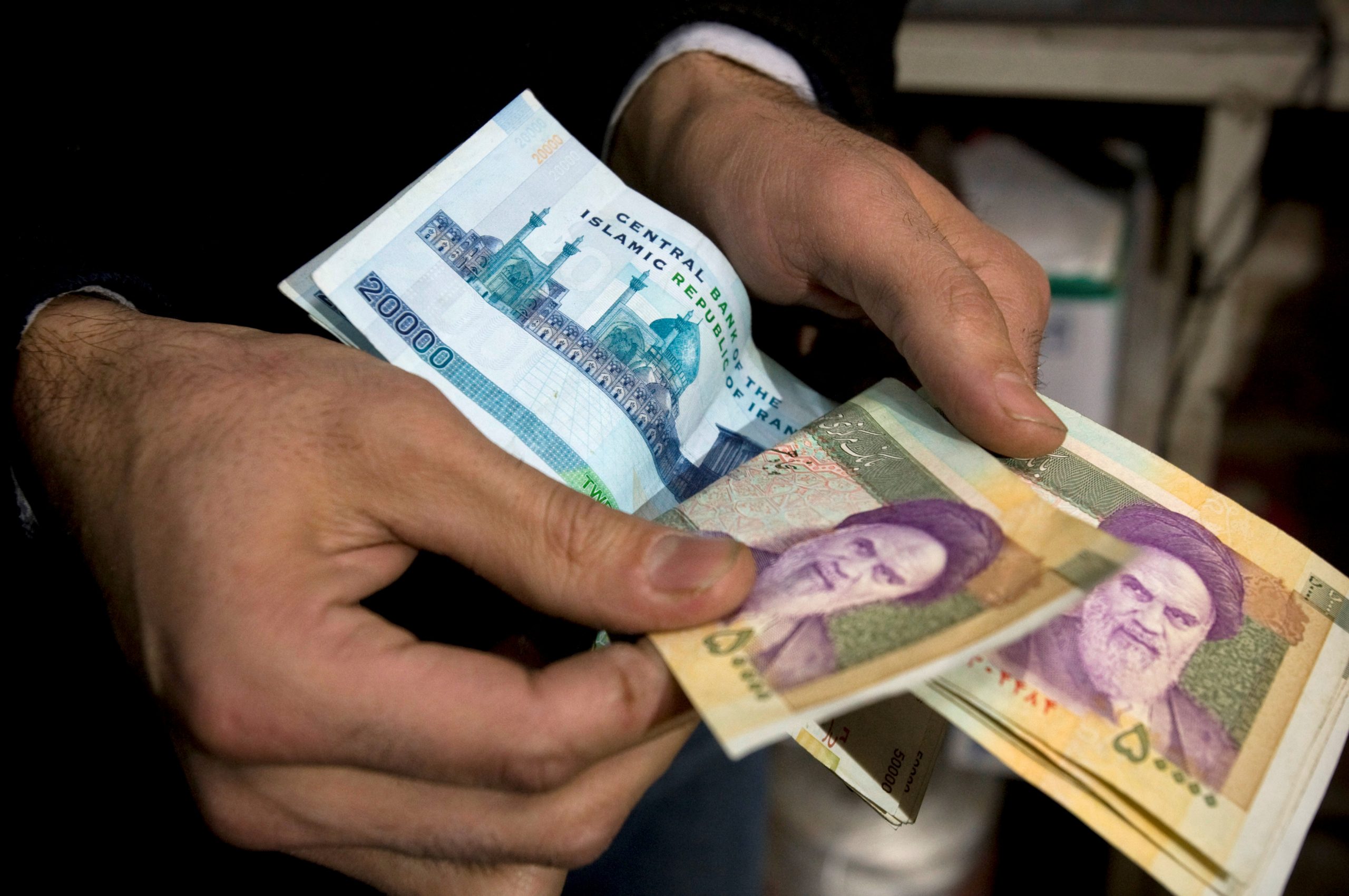 The currency crisis behind Iran’s protest explosion