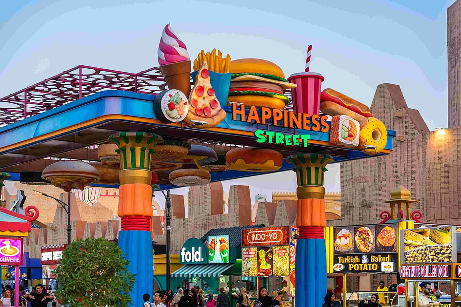 World tour in Dubai: Have you visited these 3 streets in Global Village?