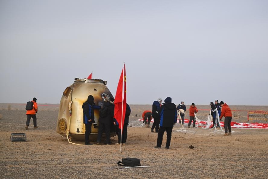 Return capsule of Shenzhou XX spaceship safely returns to Earth