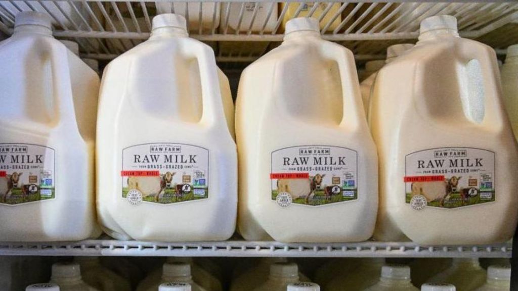 Experts warn against drinking raw milk after New Mexico baby’s listeria death