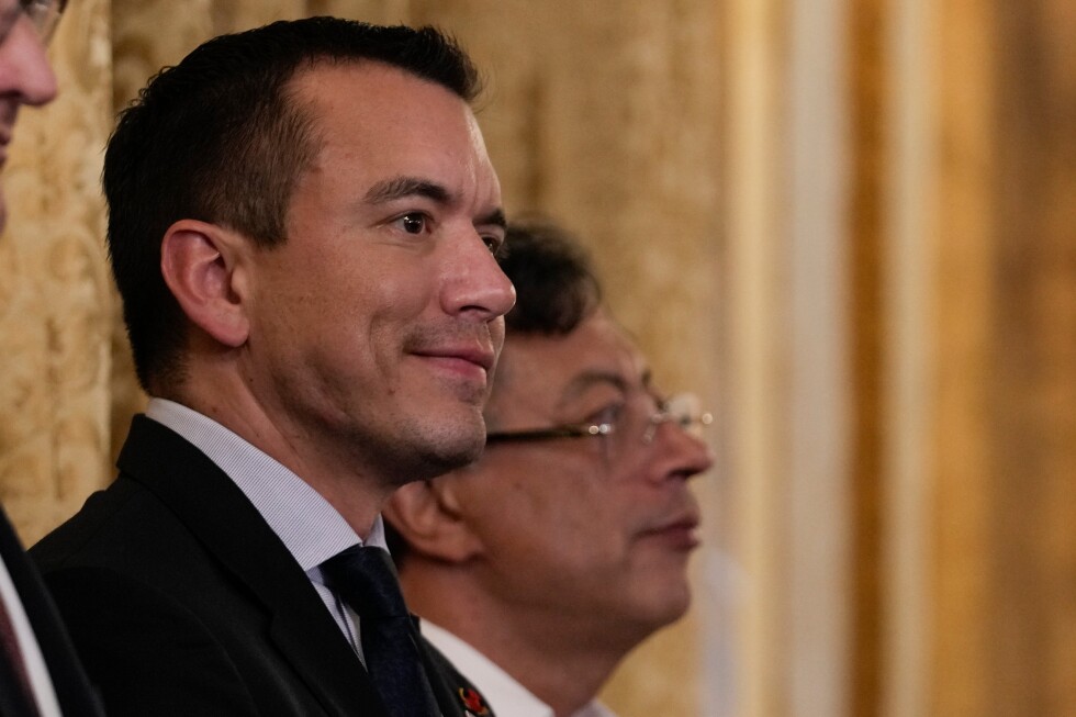 Colombian and Ecuadorian merchants and truckers protest escalating trade war between both nations