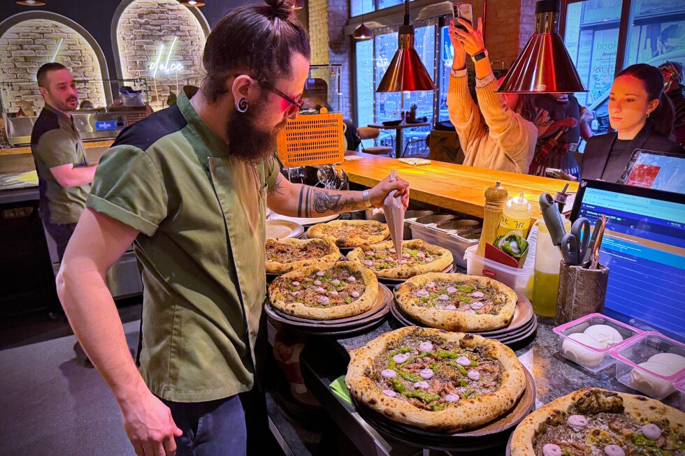 When in Rome: Budapest pizzeria offers time-travel twist with ancient Rome-inspired pie