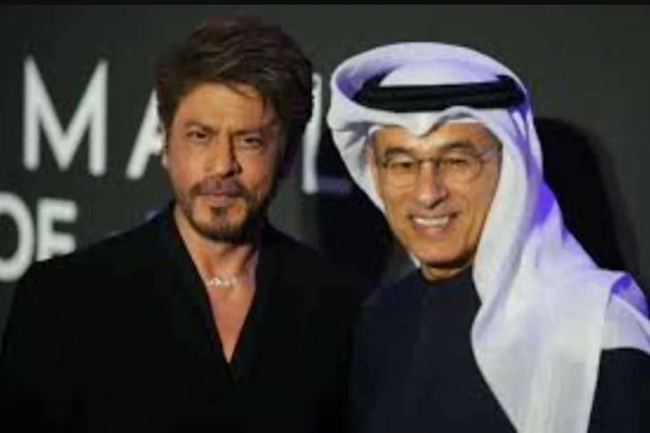 In photos: How SRK bonded with Emaar’s Mohammed Alabbar during a fashion show in Dubai