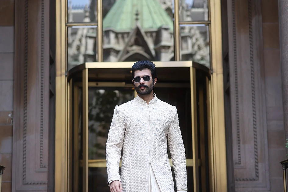 Watch: Vijay Deverakonda arrives in Udaipur for wedding with Rashmika Mandanna