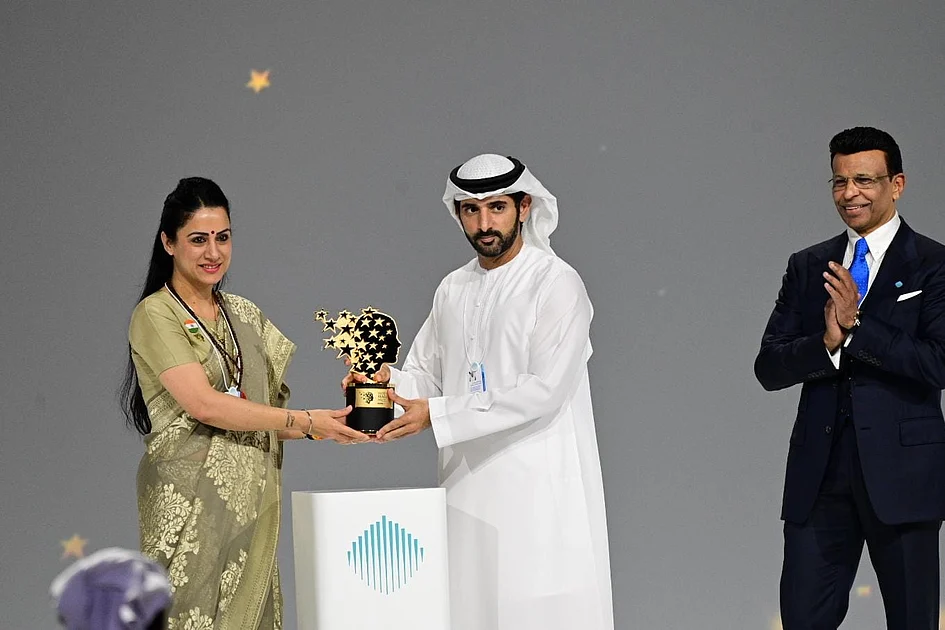 Sheikh Hamdan awards Indian educator with $1 million Gems global teacher prize