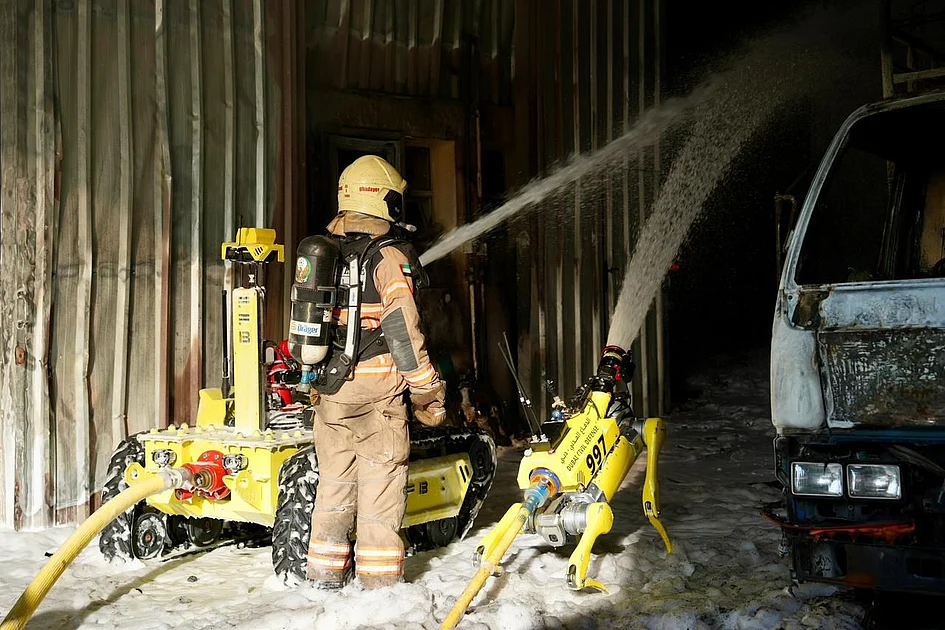 Dubai authority contains major fire in an hour; arrives at scene in minutes