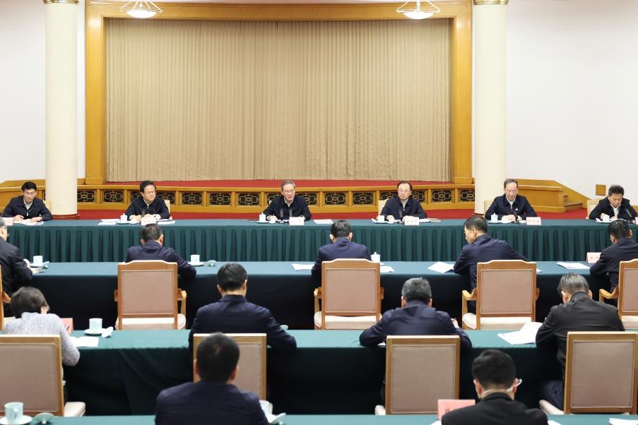 Chinese premier urges efforts to boost development, improve people’s well-being