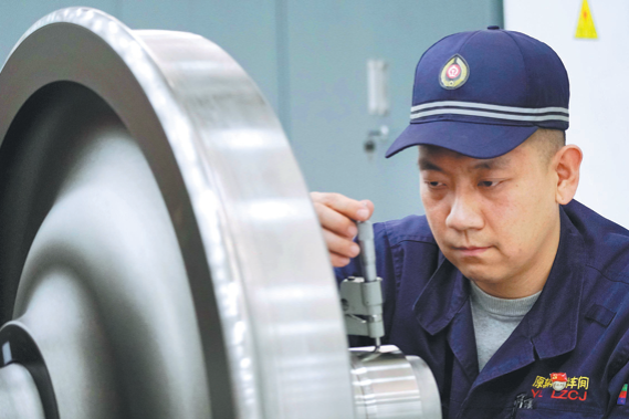 Technician’s toil keeps travel rush on track