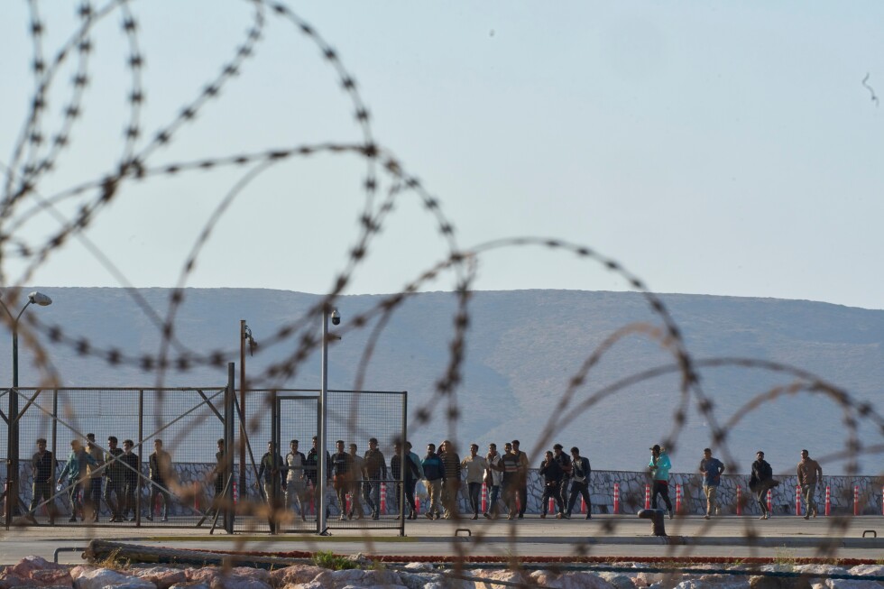 Greece working with another 4 European countries to set up migrant deportation hubs outside EU