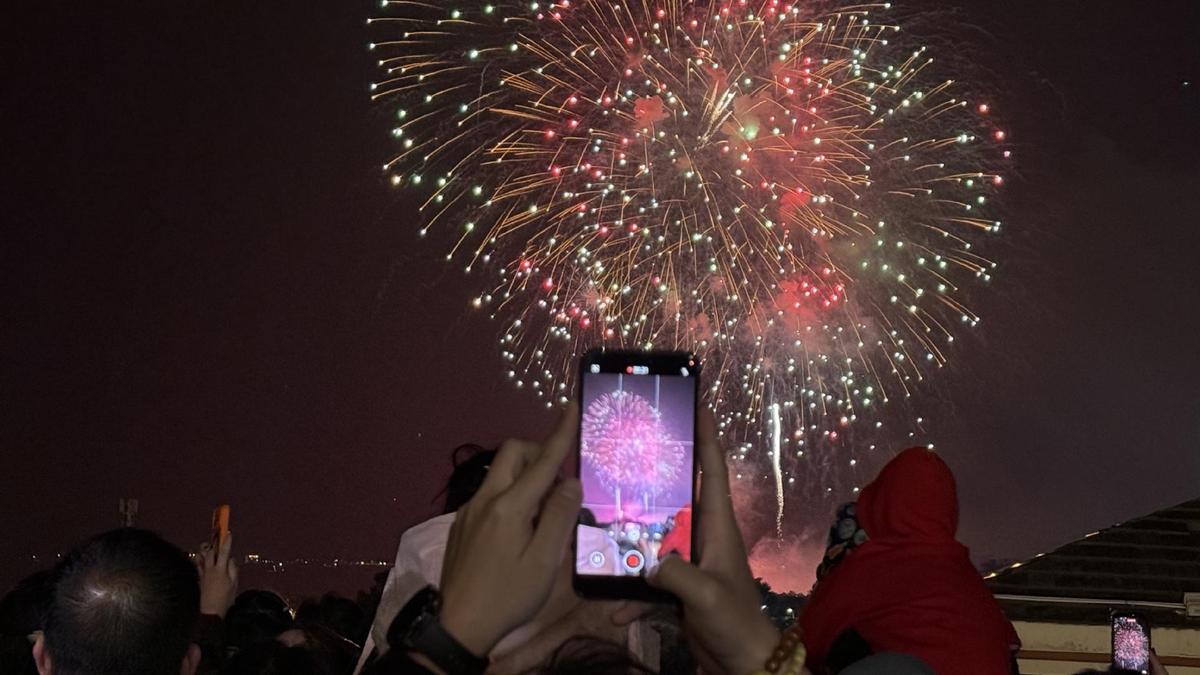 Cross-Strait bonds shine in Spring Festival fireworks show