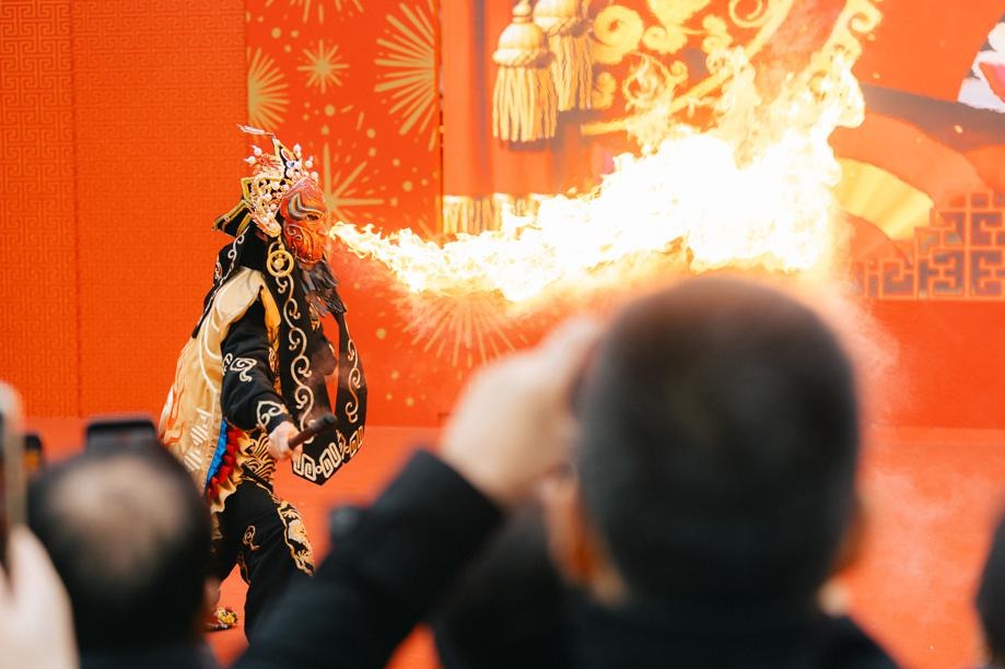 Shanghai launches first Pudong new year cultural festival