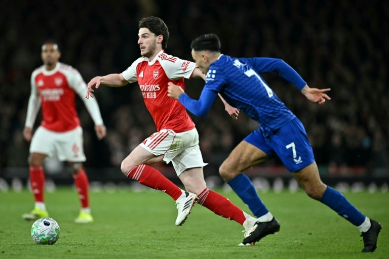 Dowman makes history as Arsenal strike late, Chelsea beaten