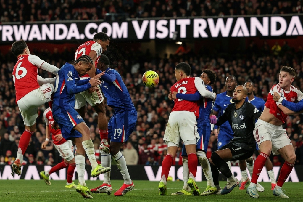 Arsenal corner Chelsea into submission, Man Utd climb to third