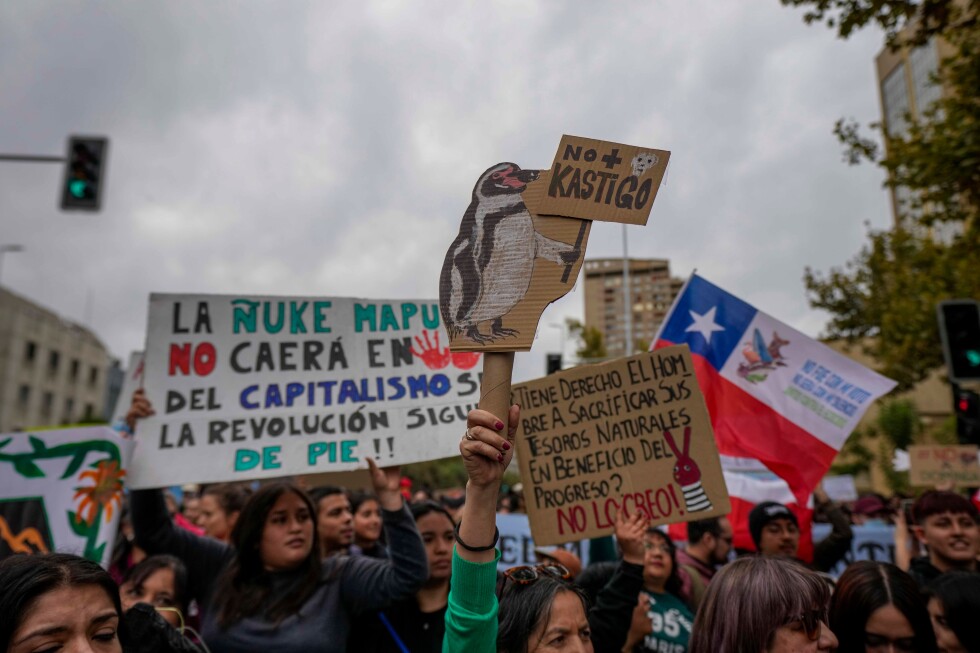 Chileans mark World Water Day by protesting President Kast’s rollback of environmental rules